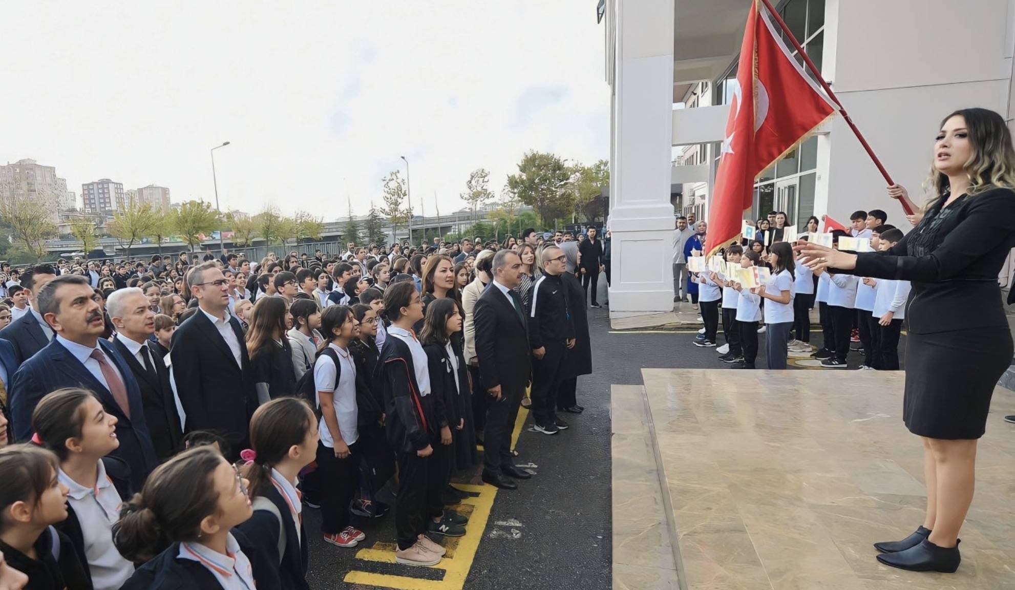 Okullarda yaşamını yitiren Filistinli çocuklar için 1 dakika saygı duruşu yapıldı. Millî Eğitim Bakanı Yusuf Tekin'in İmzasıyla Millî Yas İlanı