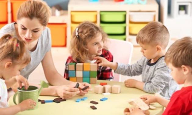 MEB, dersin adını pedagojik uygunluk açısından liselerde adabımuaşeret, ortaokullarda ise görgü kuralları ve nezaket olarak belirledi.