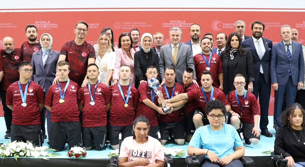 Sporla Engelsiz Yaşam Projesi başlatan Aile ve Sosyal Hizmetler Bakanlığı, çalışmanın tanıtımını gerçekleştirdi. 
