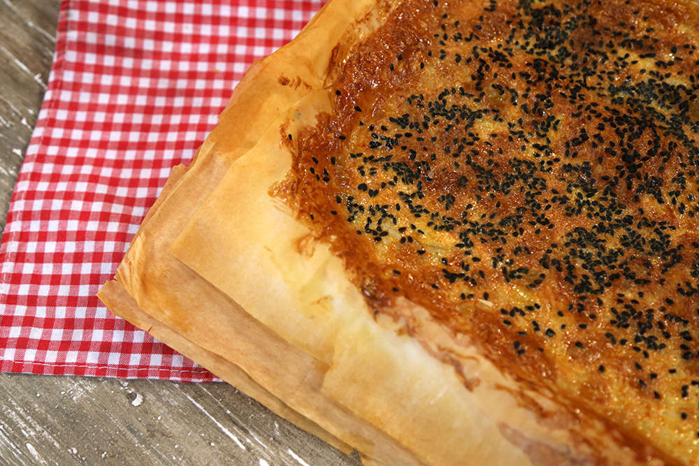 otlu-peynirli-baklava-borek.jpg