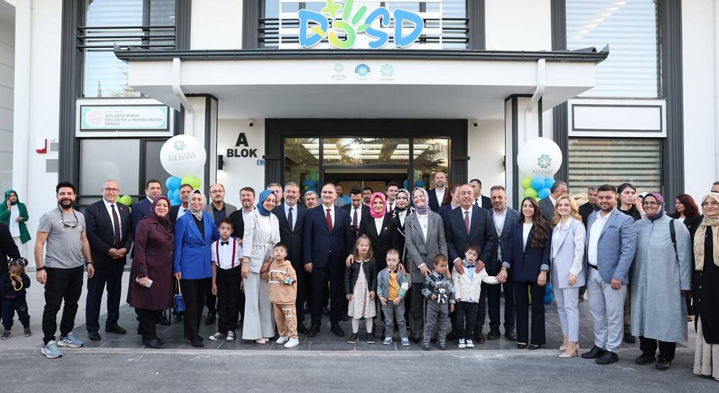 Aile ve Sosyal Politikalar Bakanı Mahinur Özdemir Göktaş,, DOSD Meram Down Sendromlu Bireyler Yaşam Destek Merkezi'nin açılışını yaptı. 