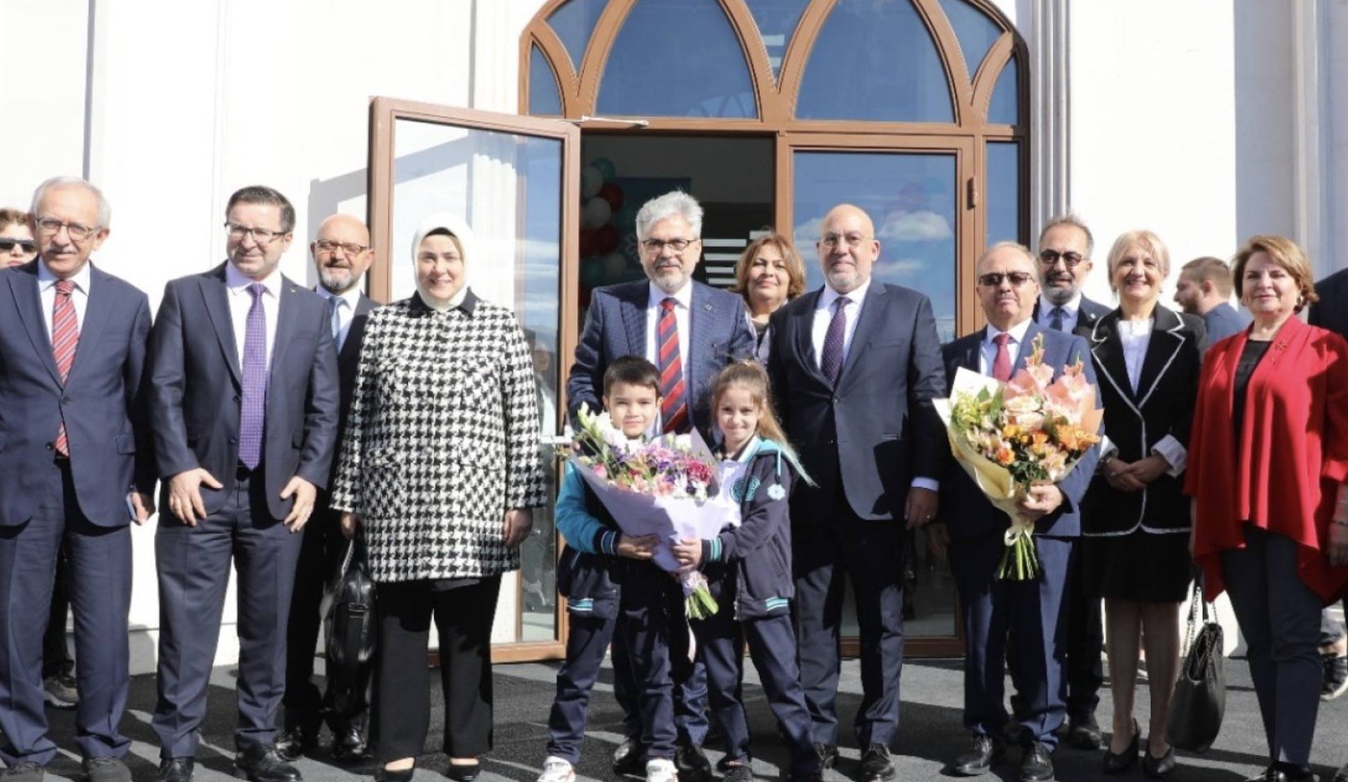 Türkiye Maarif Vakfının (TMV) Gürcistan'da faaliyet gösteren Gürcistan Uluslararası Maarif Okullarının başkent Tiflis'teki yeni okul binasının açılışı, Millî Eğitim Bakan Yardımcısı Ömer Faruk Yelkenci'nin katılımıyla yapıldı.
