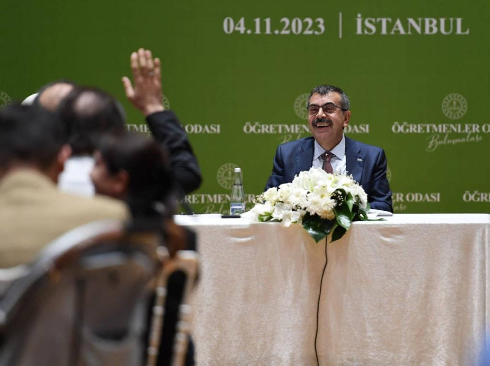 Okul müfredatında yapılacak değişiklikler eğitim camiasında gündem oluştururken, Bakan Tekin, çalışmaların sürdüğünü söyledi. 