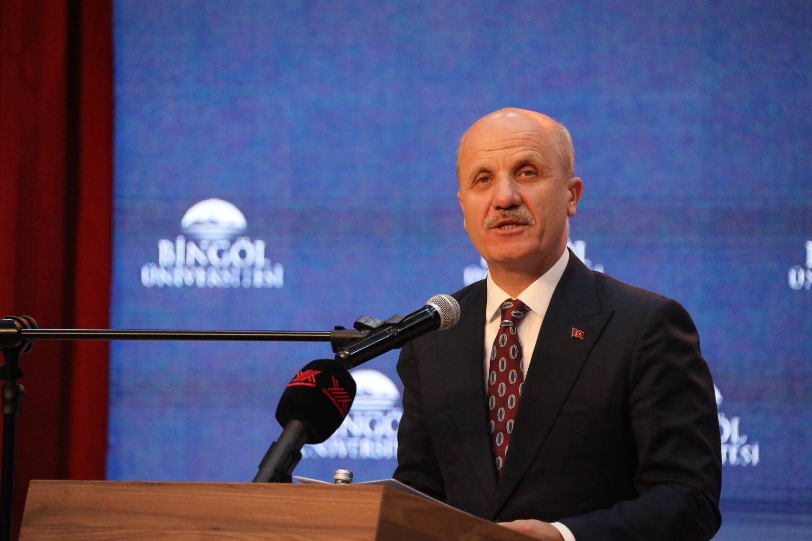 Yükseköğretim Kurulu Başkanı Erol Özvar, bu yıl itibarıyla Türkiye'den 3 üniversitenin dünyanın ilk 500 üniversitesi arasına girdiğini söyledi.
