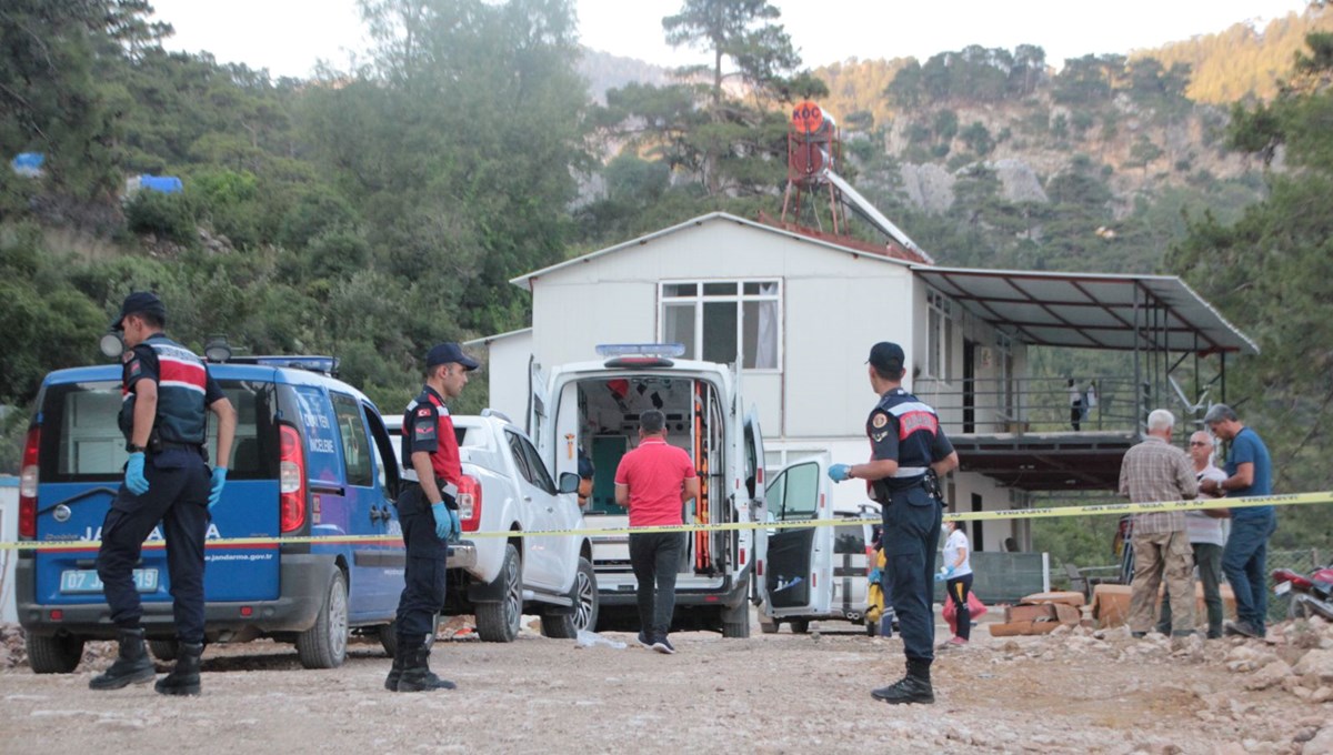 Antalya'da bir kişi, 2 çocuğunu ve eşini av tüfeğiyle öldürdü