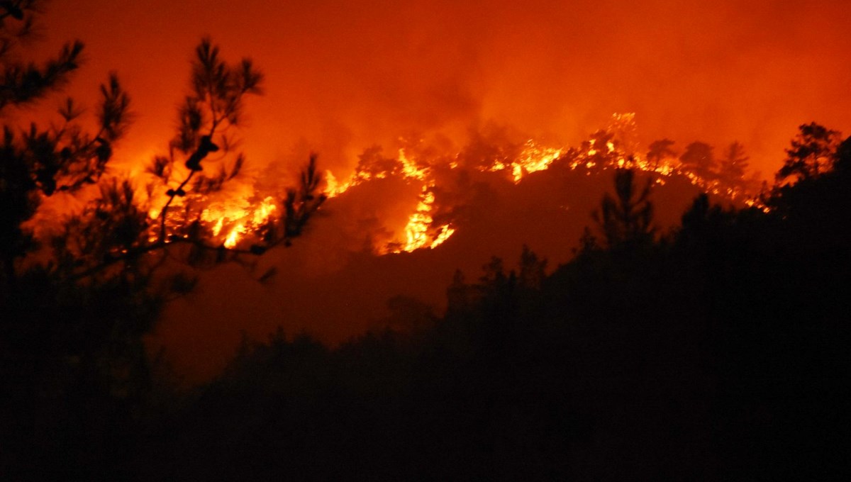 Marmaris'te orman yangını: Alevlerle mücadelede 2. gün