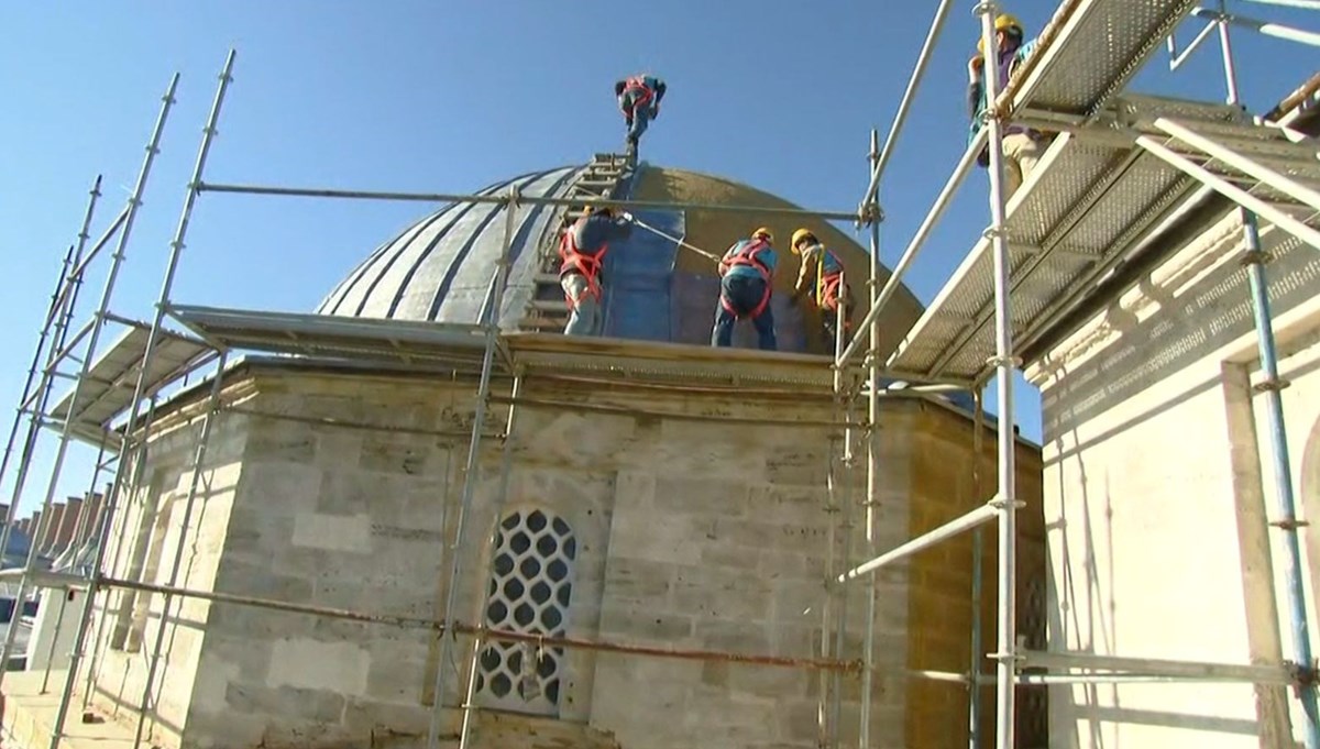 Topkapı Sarayı’nda restorasyon: Çatıdan 1500 ton yük kaldırıldı