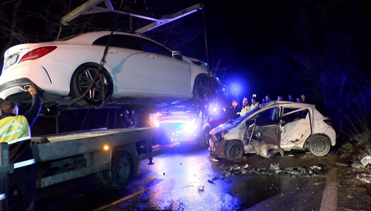Sarıyer'de iki otomobil çarpıştı: Biri ağır üç yaralı