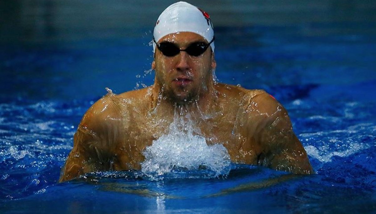 SON DAKİKA: Milli yüzücü Emre Sakçı kısa kulvar dünya rekorunu kırdı