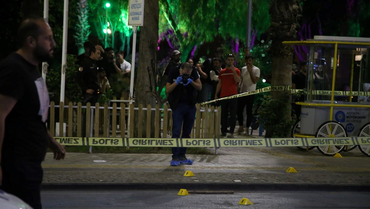 Antalya'da silahlı sopalı kavga: 3 yaralı