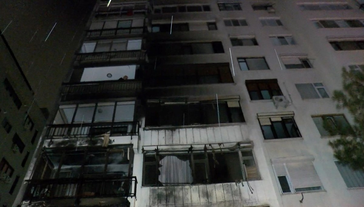 Kadıköy'de 10 katlı binada yangın