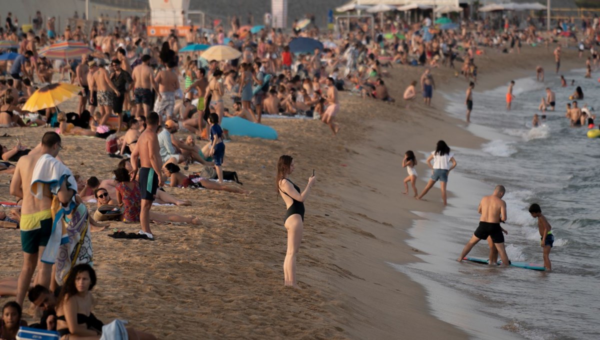 Avrupa'da ilk: İspanya'da plajda sigara içmek yasaklanıyor