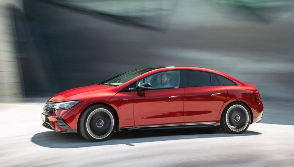 Mercedes'ten elektrikli performans aracı: Mercedes AMG EQE tanıtıldı
