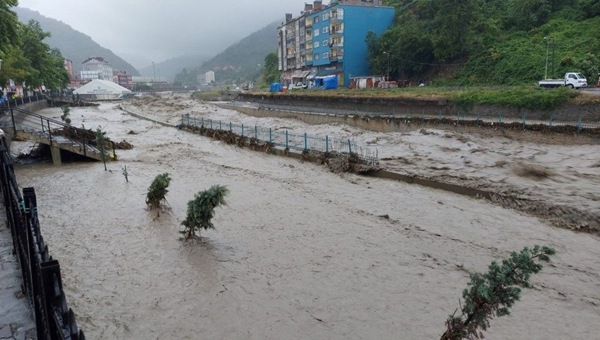 Sel hasarları nedeniyle Batı Karadeniz'de trafiğe kapanan yollar